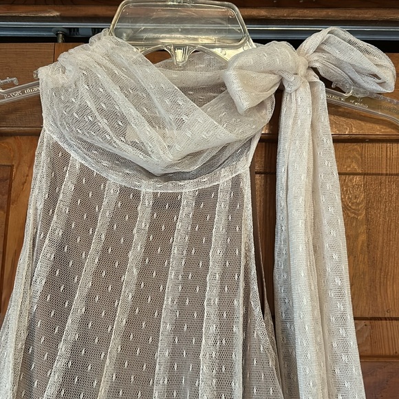 Rye Cream lace overlay party dress - Picture 3 of 8